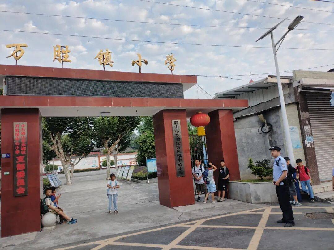 警察叔叔，你好！我是萬勝小學六年級的學生……