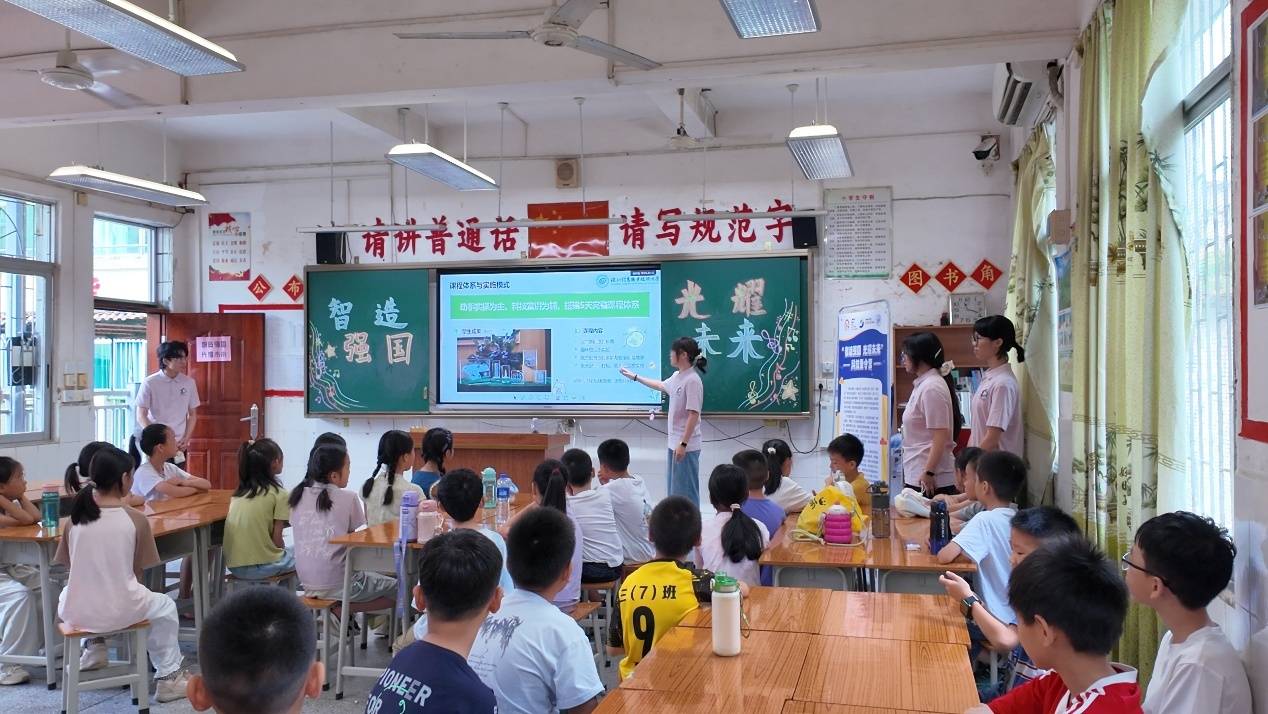 從深圳龍崗到河源龍川，這群大學生用專業科普點燃鄉村少年科學夢