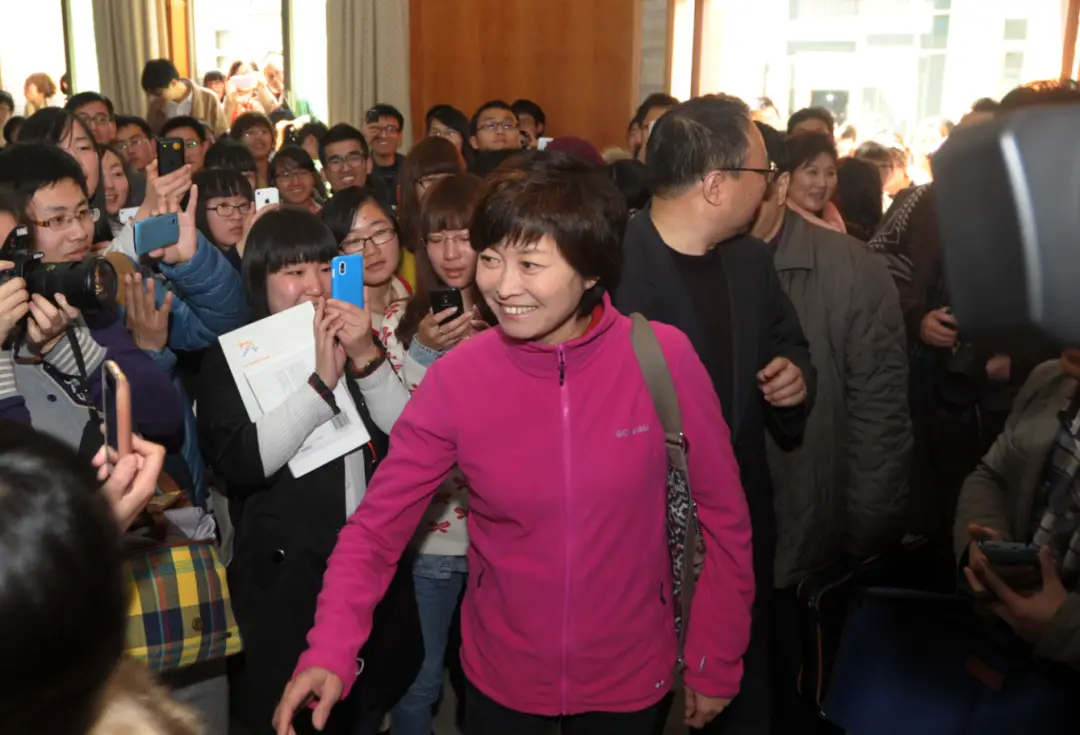 著名主持人敬一丹去世，生前曾多次來武漢，出版十餘本圖書