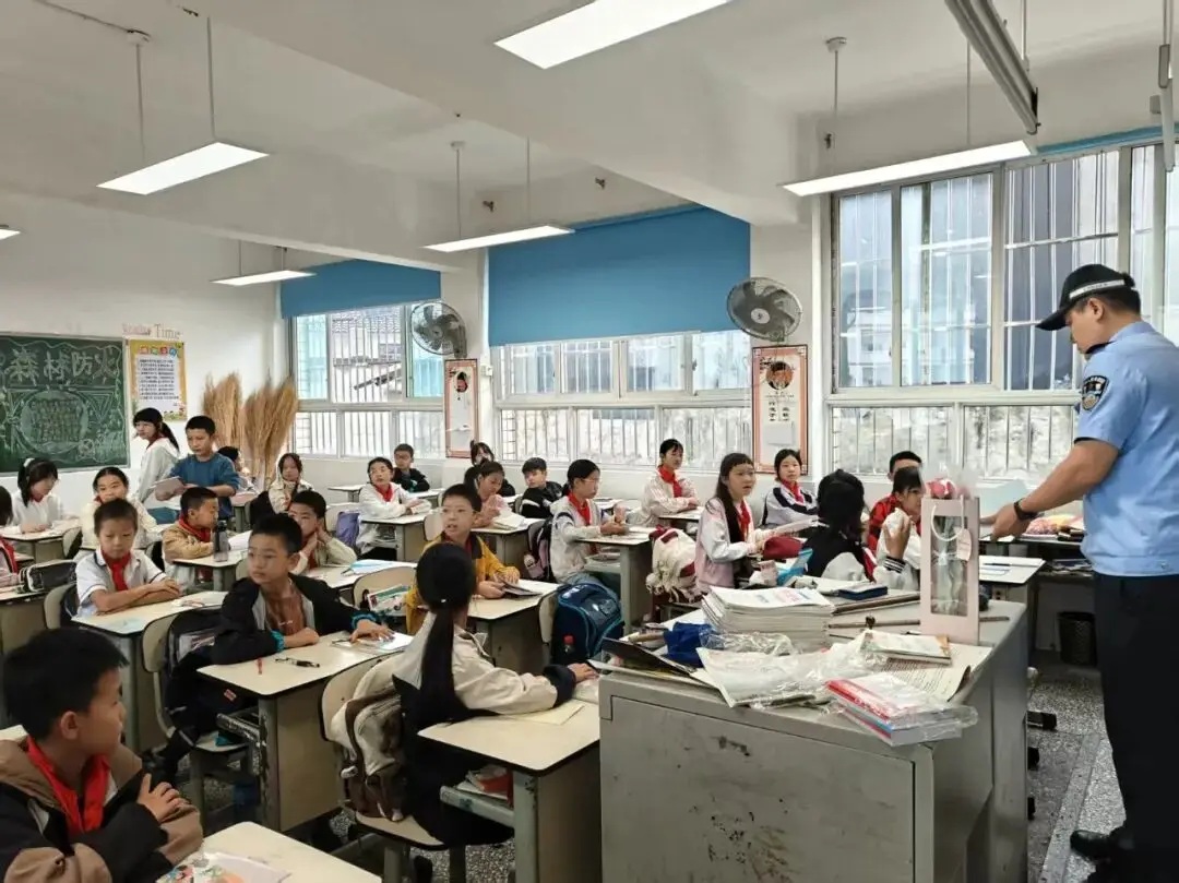 警察叔叔，你好！我是萬勝小學六年級的學生……