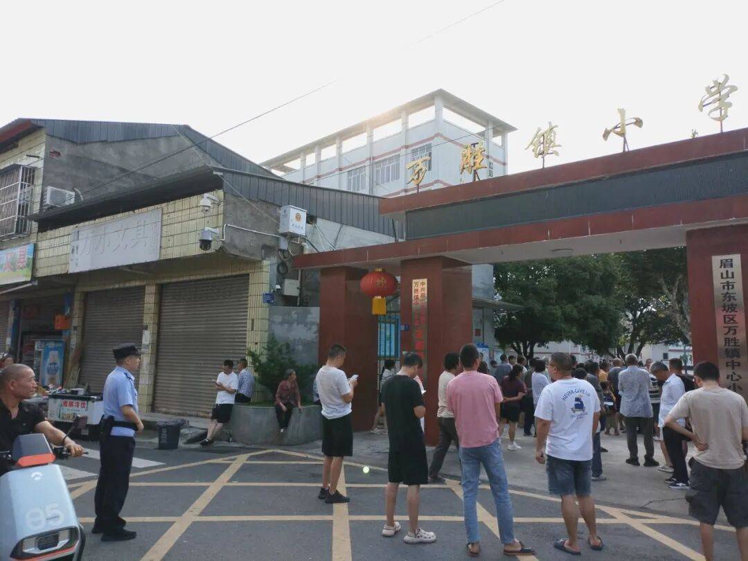 警察叔叔，你好！我是萬勝小學六年級的學生……