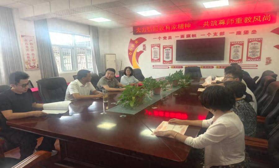 東至大同中學：教師節，鎮領導慰問優秀教師代表