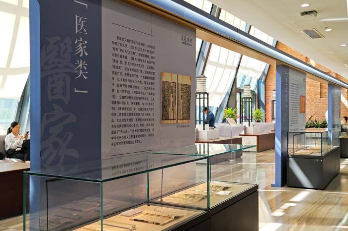 圖記｜走進傳承百年的清華大學圖書館
