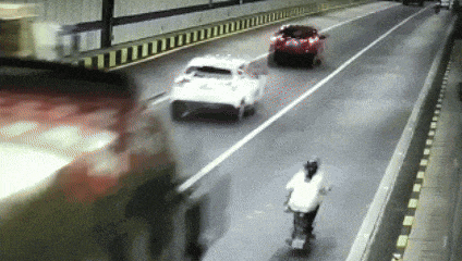 深圳男子騎電動車闖南坪快速，已被行拘