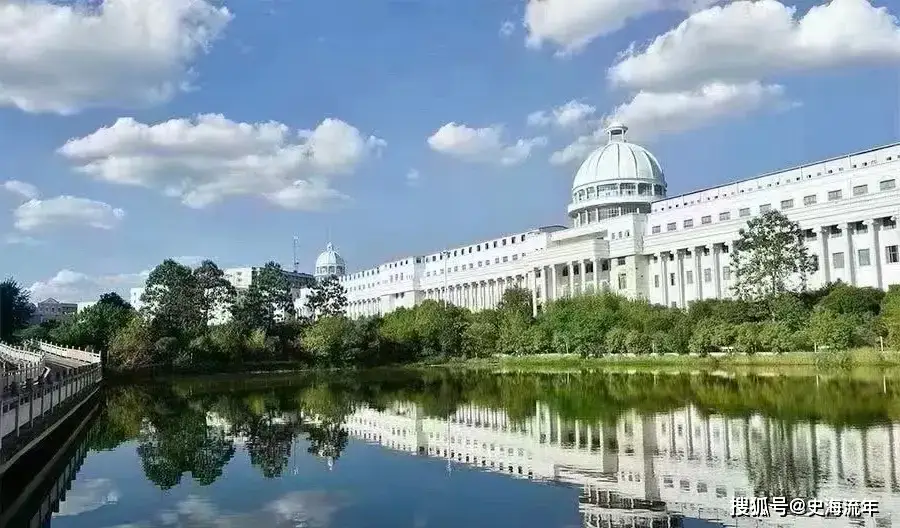 原創真腐敗！600桌宴請家長，這所大學開學辦流水席走紅