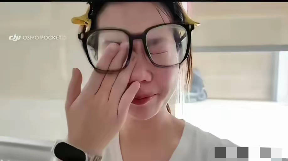 原創摸臀女哭了！名聲臭了、留學夢碎，她終於怕了、還是知錯了？