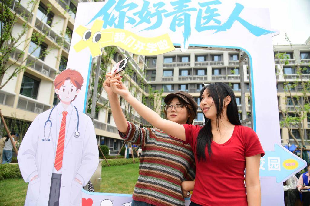 青島大學新生報到啦！