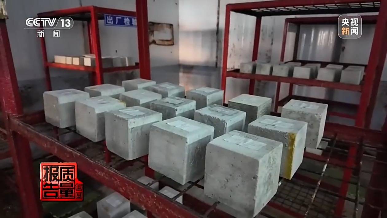“三無”燈具冒用合格證 直擊今年首次質量督察現場