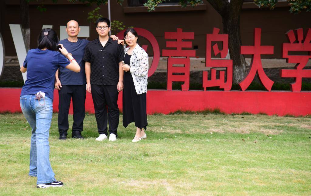 青島大學新生報到啦！