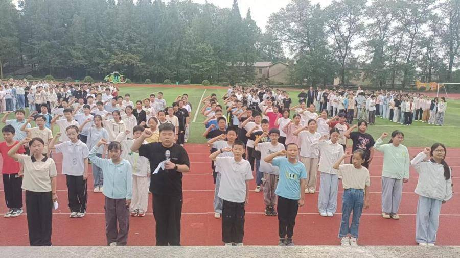 東至東流中學以開學典禮上好新學年德育第一課