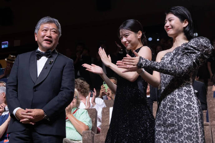 原創藤本樹裝不下去了？無視“小學三年級妹妹”人設，只為《驀然回首》發推致謝