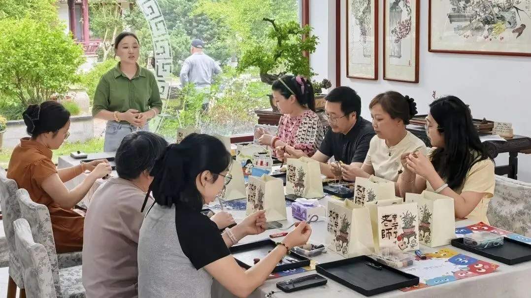 蘇州市山塘中心小學開展教師節貝殼風鈴DIY活動