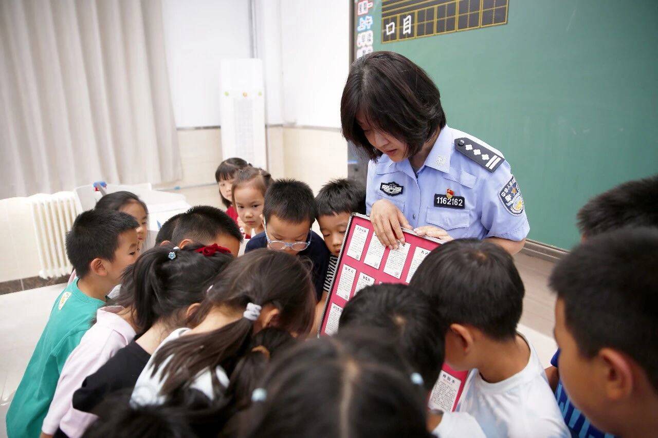 識破“零食”偽裝！ 雙井禁毒宣講走進小學課堂