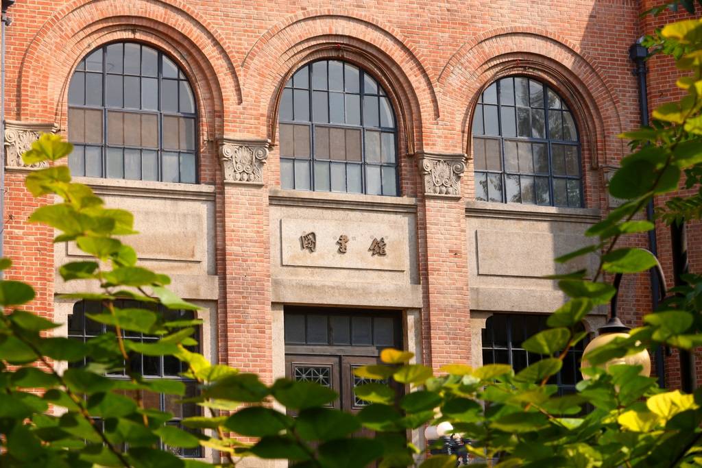 百年圖書館照亮青春前行路