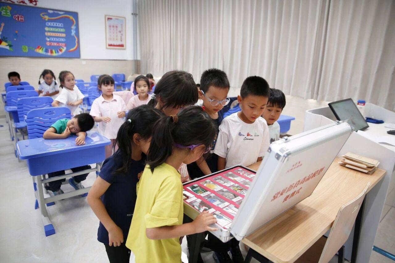 識破“零食”偽裝！ 雙井禁毒宣講走進小學課堂
