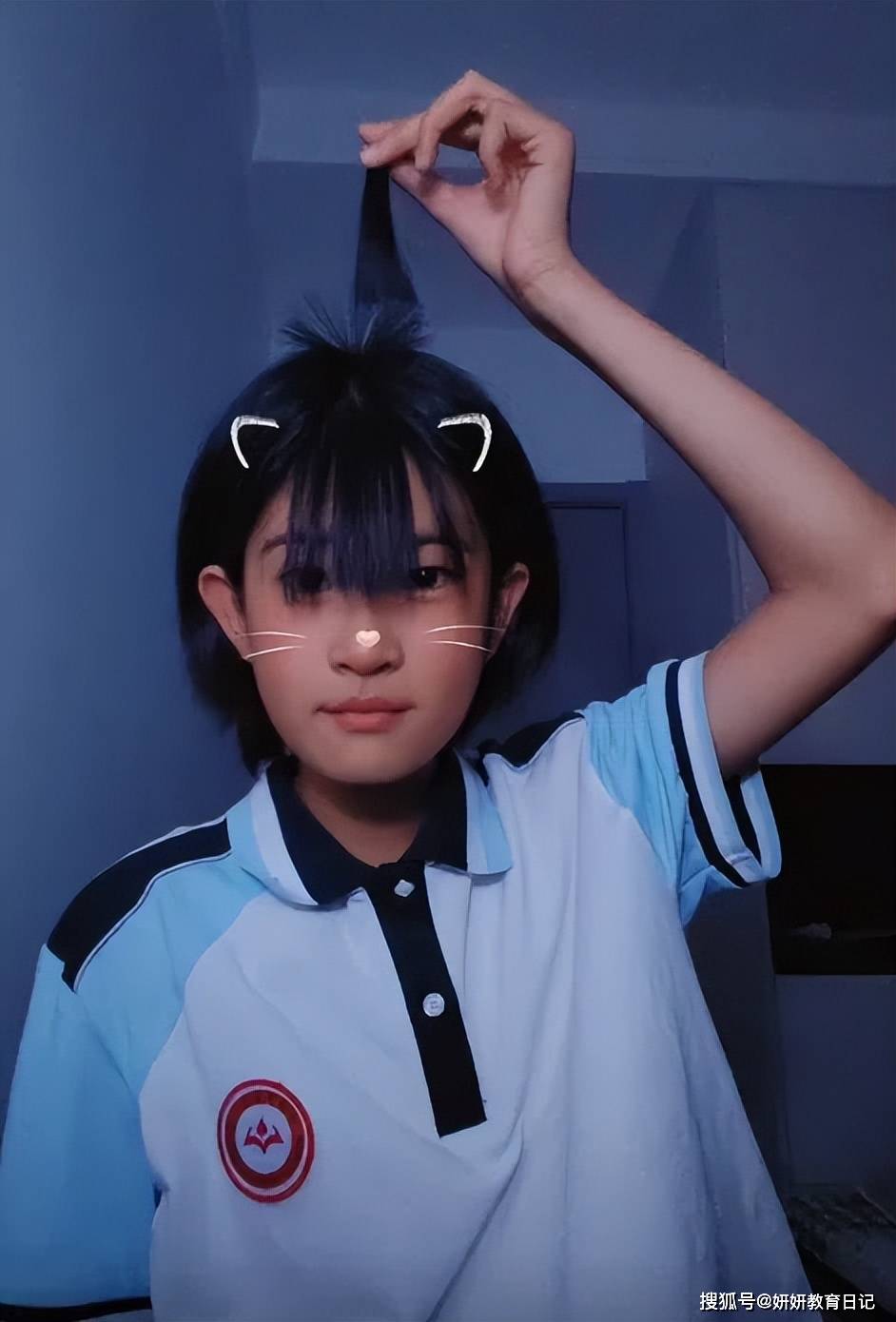 原創鯰魚須之後，“呆毛髮型”在中學流行，這次很多年輕人也難以理解