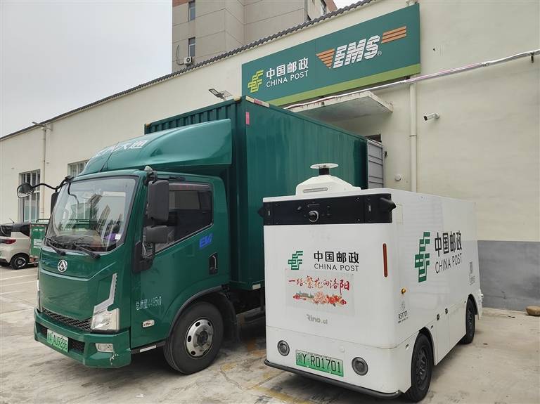 “無人”快遞車怎麼走好“有人”的路（記者調查）