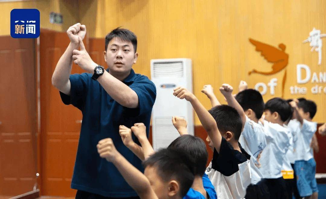 拓展體育課邊界，“最美教師”馬超群用舞蹈與鏡頭點亮孩子的童年